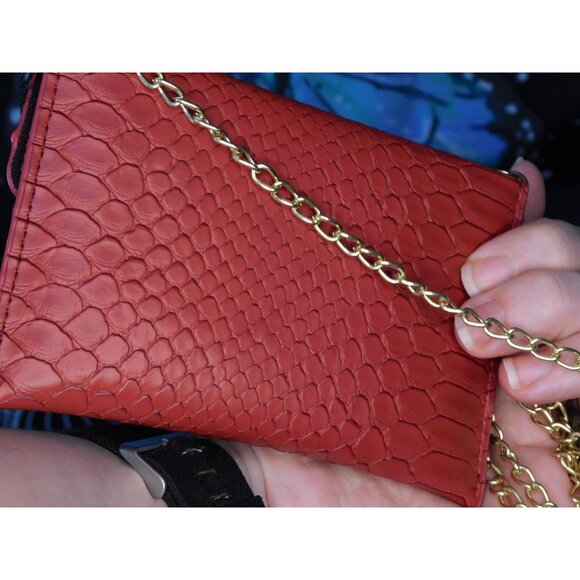Ava/Kris Tiny Red Faux Snake Skin Crossbody Bag NWT - Picture 4 of 5
